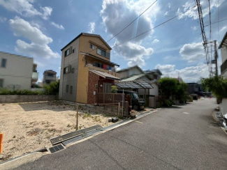 【前面道路含む現地写真】 | 上　中古一戸建 | ライフまで徒歩６分♪セブンイレブンまで徒歩８分♪キリン堂まで徒歩４分♪コーナンまで徒歩８分♪お買い物に便利な立地ですね！