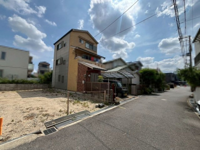 【前面道路含む現地写真】 | 上　中古一戸建 | ライフまで徒歩６分♪セブンイレブンまで徒歩８分♪キリン堂まで徒歩４分♪コーナンまで徒歩８分♪お買い物に便利な立地ですね！
