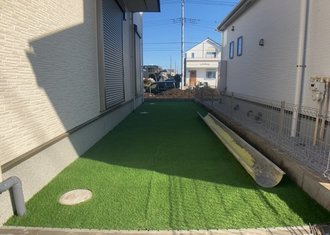 【庭】 | 庭があることでガーデニングや家庭菜園はもちろん、こどもの遊び場やペットを放して遊ぶことができます。また、家の周囲に余裕があるということです。隣地との間があれば、十分な日当たりと、風通しが確保できます。