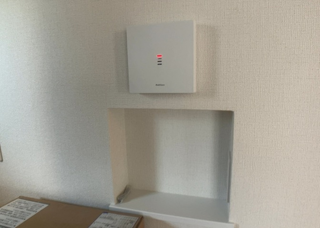 【セキュリティ】 | モニターで来訪者を確認して、目的が分からない場合はインターホンを通じて室内から会話することができます。怪しいと感じた場合はインターホン越しにお帰りいただくことができるので、直接会うことがなく安全です。