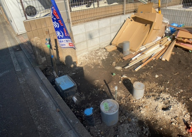 【設備】 | 敷地内には、散水栓や立水栓があります。水道水を直接利用できるため、水を運ぶ手間を省くことが出来ます。大量の水を必要とする洗車作業や清掃などに役立ちます。その他設備とあわせて、現地でご確認ください。