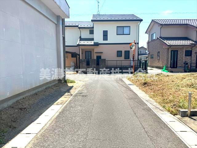 ６５７５７　大垣市南若森町土地の前面道路含む現地写真