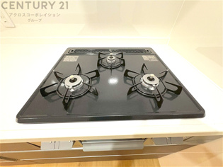 多数の調理器具を同時に使用でき、料理の効率化が可能。省エネで節約になり、様々な料理スタイルに適応できます。また、火力調整が独立しており、手入れや掃除もしやすく、今よりもっとお料理が楽しくなるかも。