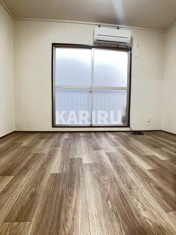 ナカジョウマンションの洋室