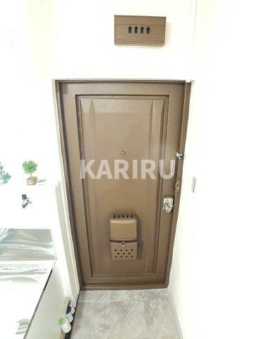 ナカジョウマンションの玄関