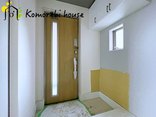 さいたま市北区吉野町　第2　新築一戸建て　リーブルガーデン　04の玄関|玄関から快適な生活が始まる。収納・導線・使い勝手に配慮された、家族に優しい設計です。