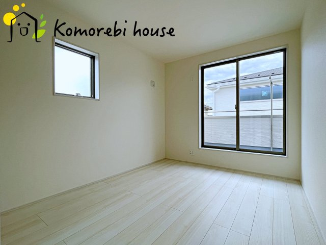 さいたま市北区吉野町　第2　新築一戸建て　リーブルガーデン　04の洋室|明るい光が差し込む洋室は、寝室・子ども部屋・ワークスペースなど多用途に使える自由度の高い空間。家具の配置もしやすく、暮らしに合わせて柔軟に活用できます。