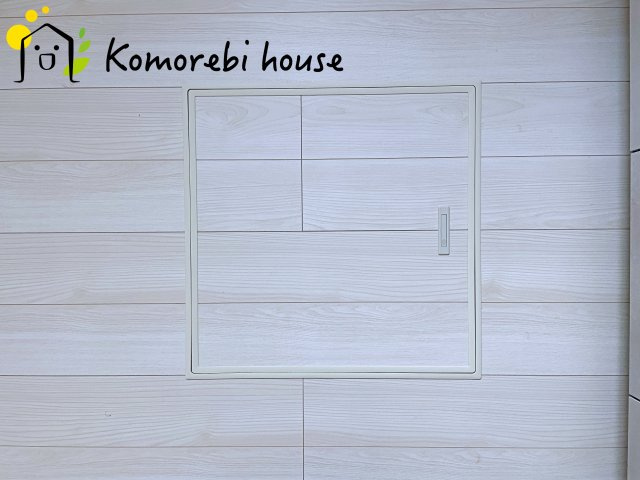 さいたま市北区吉野町　第2　新築一戸建て　リーブルガーデン　04の内装|普段はしまっておきたい非常食や季節家電を、足元にすっきり収納。生活動線を邪魔せず、いざという時サッと取り出せる頼れる床下収納です。