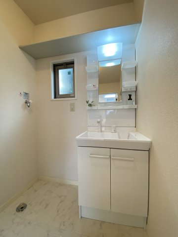 パークレジデンス田園調布の独立洗面台|【家具配置はイメージで設備ではございません】