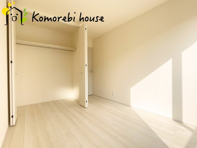 さいたま市北区吉野町　第2　新築一戸建て　リーブルガーデン　05の洋室|広さにゆとりがあるので、衣装ラックや小さなドレッサーも置けるのが魅力。朝の身支度もスムーズになり、一日の始まりを快適に迎えられます。
