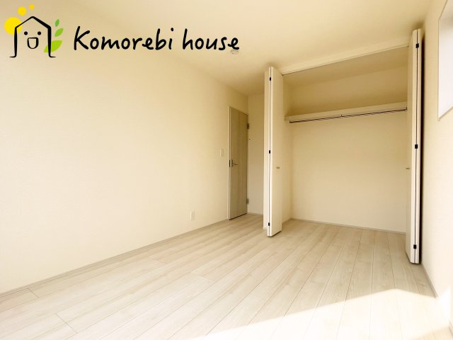 さいたま市北区吉野町　第2　新築一戸建て　リーブルガーデン　05の寝室|ベッドをゆったり置いても余裕があり、テレビを見たり、読書を楽しんだり。夫婦の時間を静かに積み重ねられる落ち着いた寝室です。