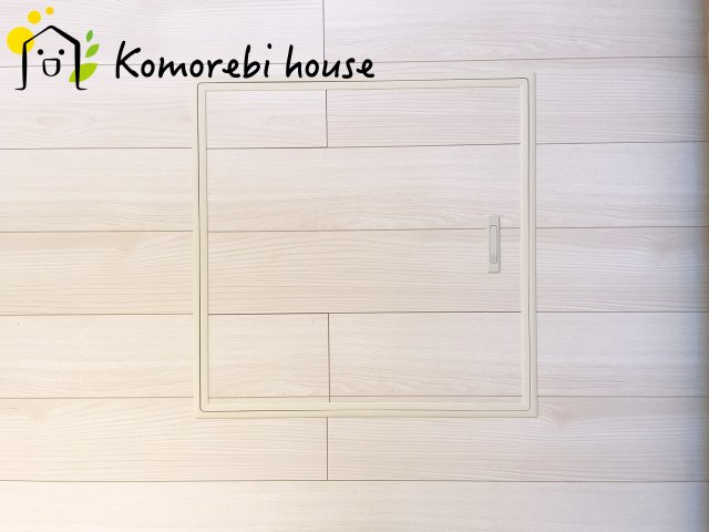 さいたま市北区吉野町　第2　新築一戸建て　リーブルガーデン　05の内装|普段はしまっておきたい非常食や季節家電を、足元にすっきり収納。生活動線を邪魔せず、いざという時サッと取り出せる頼れる床下収納です。