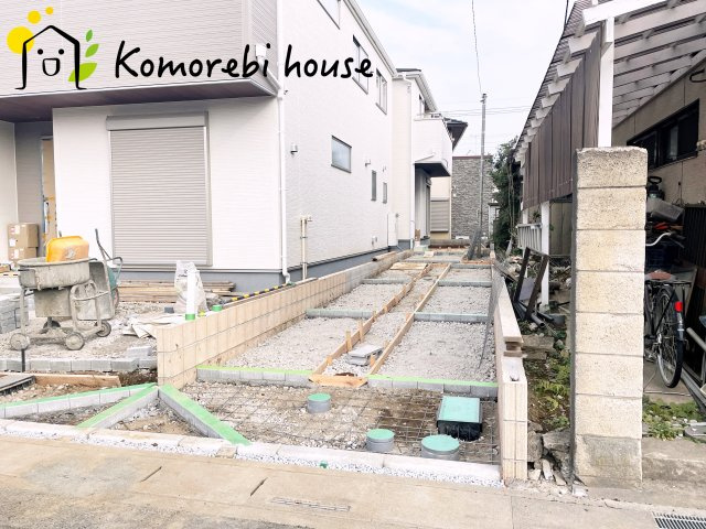 さいたま市北区吉野町　第2　新築一戸建て　リーブルガーデン　05の駐車場|縦列で車2台駐車可能。敷地形状を活かした配置で、奥行きのあるスペースを有効に使えます。