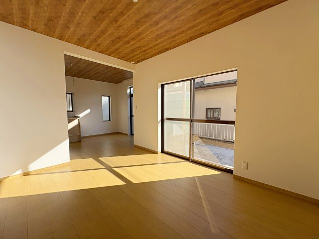 【居間・リビング】 | 熊谷市押切　中古戸建