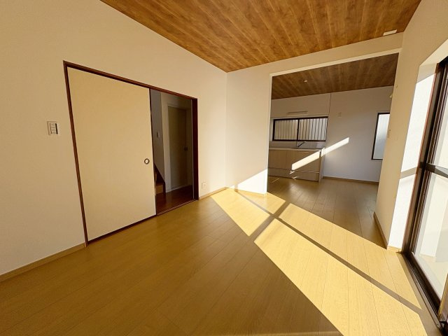 【居間・リビング】 | 熊谷市押切　中古戸建