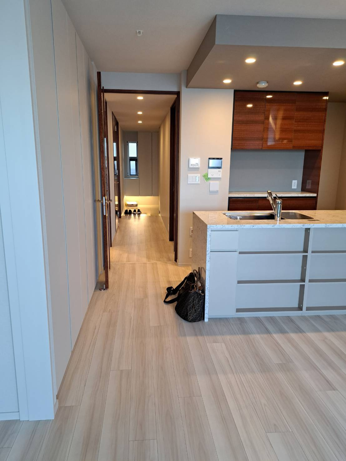 ＨＡＲＵＭＩ　ＦＬＡＧ　ＰＡＲＫ　ＶＩＬＬＡＧＥ　Ｆ棟の居間・リビング|☆このお部屋は仲介手数料0.55ヶ月☆