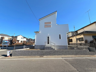 【前面道路含む現地写真】 | 瀬谷区北新新築戸建【長期優良住宅/土地約57坪＋北西角地/駐車並列2台＋南庭/耐震等級3＋制震】 | 北側より撮影