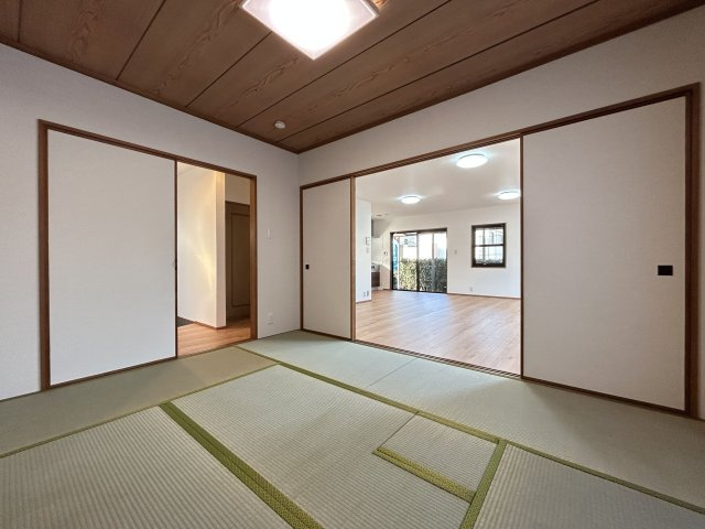 【和室】 | 筑紫野市美しが丘南４丁目　戸建て | リビングダイニングとつながった快適な和室のお部屋。様々な用途にお使いいただけます