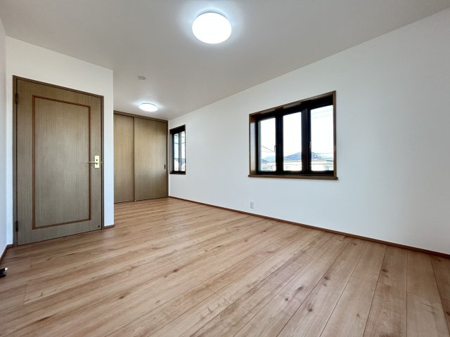 【洋室】 | 筑紫野市美しが丘南４丁目　戸建て | 収納スペースも設けられているため、居住スペースは広くお使いいただけます