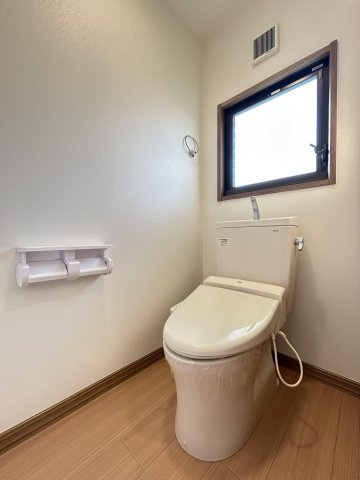【トイレ】 | 筑紫野市美しが丘南４丁目　戸建て | 2階にもトイレがあるので大家族や来客時でも安心ですね