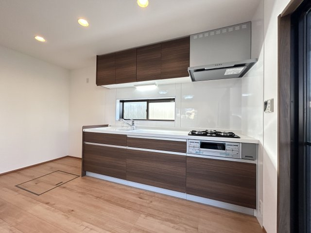 【キッチン】 | 筑紫野市美しが丘南４丁目　戸建て | 壁付タイプのキッチンなので無駄な空間が無く、食器類の持ち運びもスムーズです