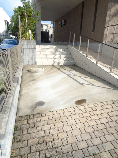 ポエムメゾン　東戸塚の駐車場