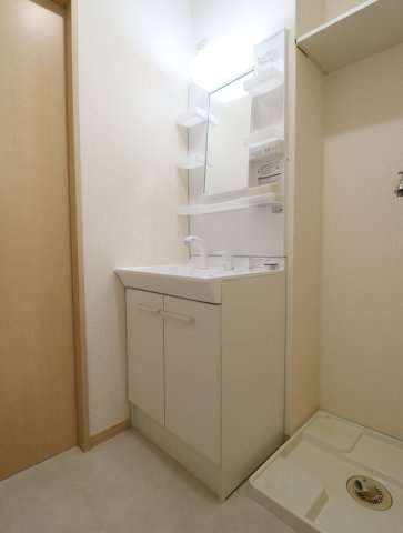 柏崎市三和町のアパートの洗面所