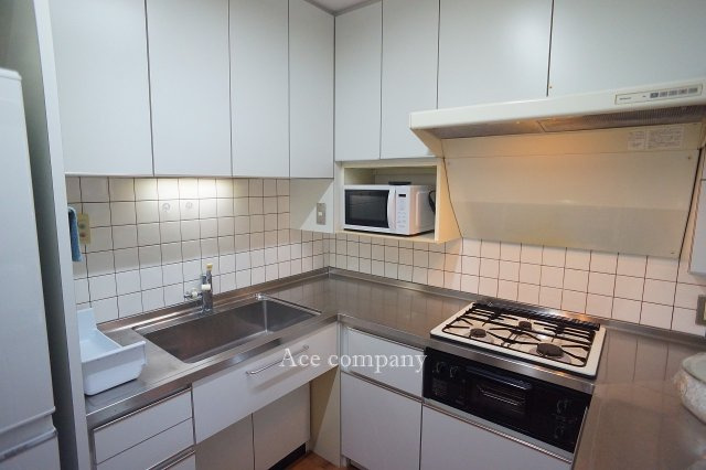 【キッチン】 | 平野区平野南1丁目 | 現況、コの字型システムキッチン、3口ガスコンロです。