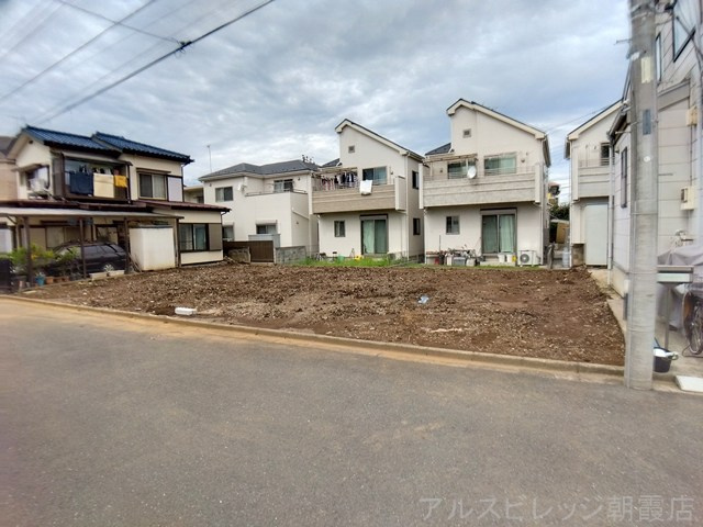 新座市野火止5丁目の前面道路含む現地写真