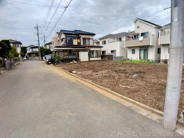 新座市野火止5丁目の前面道路含む現地写真
