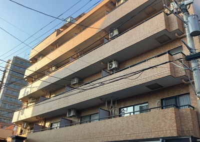 【構造・工法・仕様】 | ライオンズマンション淵野辺 | ＲＣ造、Reinforced Concreteは直訳すると補強されたコンクリートです。主に柱や梁・床・壁が鉄筋とコンクリートで構成おり、鉄筋を組んだ型枠にコンクリートを流し込んで固めたものを指します。