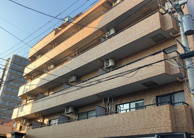 【構造・工法・仕様】 | ライオンズマンション淵野辺 | ＲＣ造、Reinforced Concreteは直訳すると補強されたコンクリートです。主に柱や梁・床・壁が鉄筋とコンクリートで構成おり、鉄筋を組んだ型枠にコンクリートを流し込んで固めたものを指します。