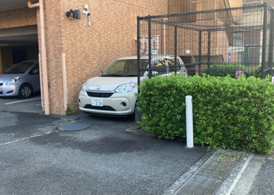【駐車場】 | ライオンズマンション淵野辺 | 駐車場と明記されていても、最小スペースでつくられた駐車場だと大型車は駐車できなかったり、出入りしにくくなったりする可能性があります。お車のサイズと購入したい物件の駐車場のサイズを現地で確認しましょう。