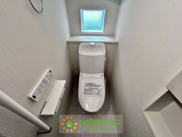 ワイウッドコート久喜市吉羽第６期　新築一戸建て　02のトイレ|温水便座等機能充実！