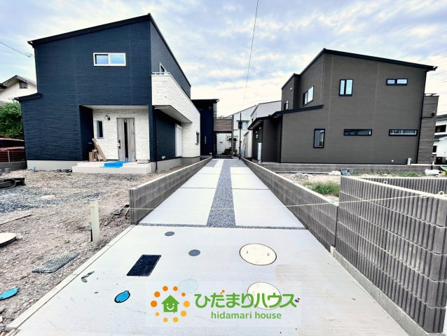 ワイウッドコート久喜市吉羽第６期　新築一戸建て　02の駐車場|縦列2台駐車できます！