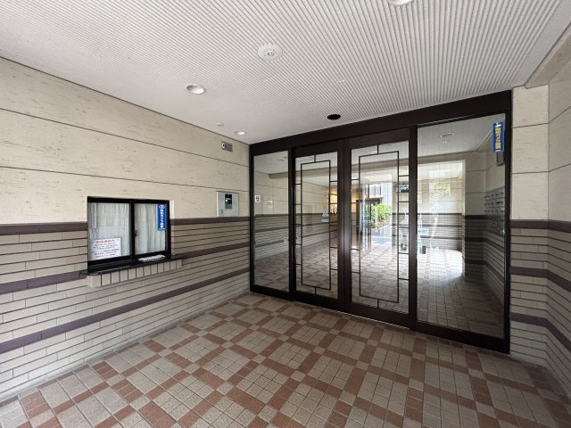 【エントランス】 | エクレール大野城 | 安全に配慮されたオートロックマンションです。室内ＴＶモニタ付インターホンで来訪者を確認できます