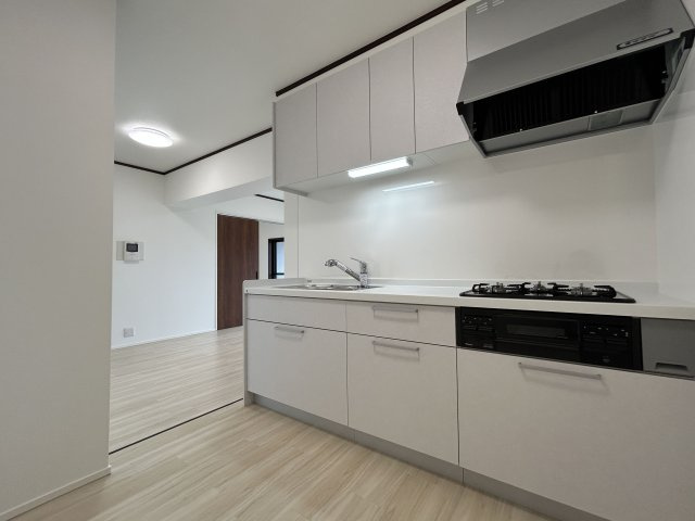 【キッチン】 | エクレール大野城 | キッチンは吊戸棚や引き出しなど収納が充実しているので大きなお鍋や調味料もすっきりしまっておけます