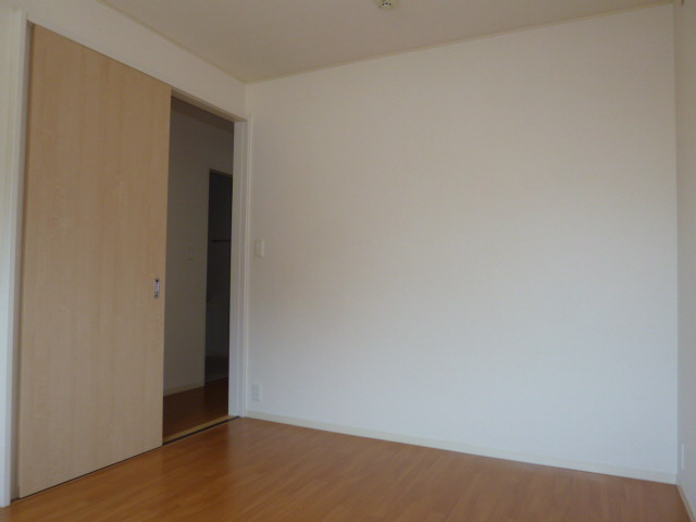 ヴィラレインボーＢの寝室|洋室