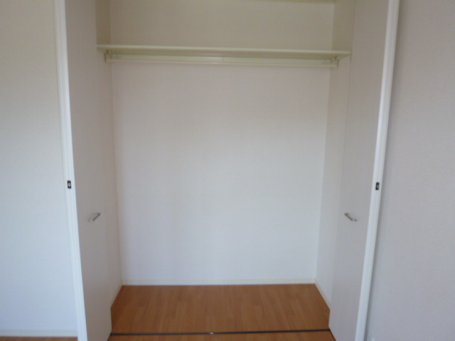 ヴィラレインボーＢの洋室|クローゼット