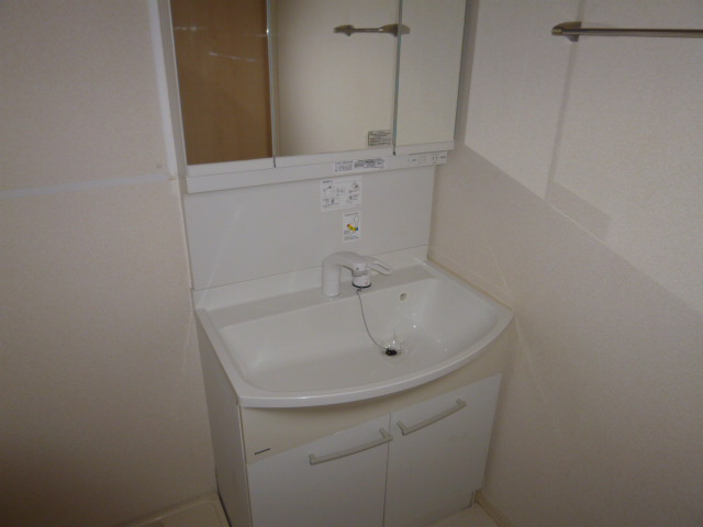 ヴィラレインボーＢの独立洗面台|洗髪洗面化粧台