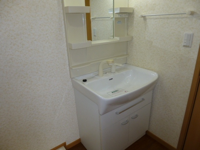 サンガーデンＡの独立洗面台|シャンプードレッサー完備