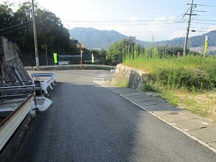 安佐南区相田３丁目の前面道路含む現地写真