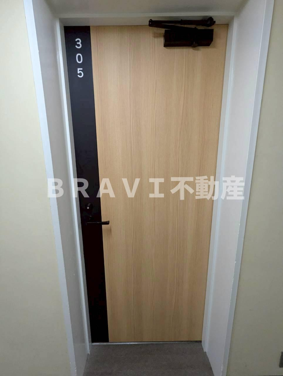 リアライズ谷町ビル BRAVI不動産の玄関