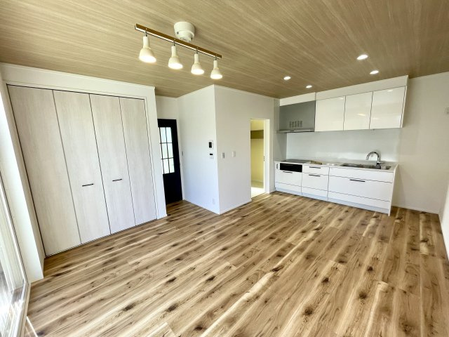 【居間・リビング】 | 新築分譲住宅　東根市羽入　全1棟 | １２帖のLDKです。収納付きで便利です♪