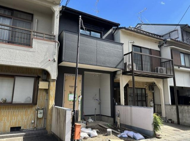 梅津開キ町の外観|７．８帖の広々ロフトは、上り下りが階段になっている為、安定した状態で大切なお荷物の持ち運びが可能！