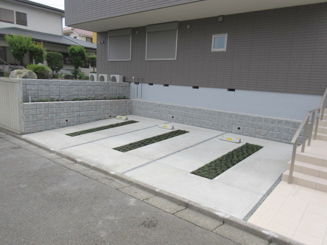 ＣＡＳＡ　ＨＩＬＬＳＩＤＥ　カーサヒルサイドの駐車場
