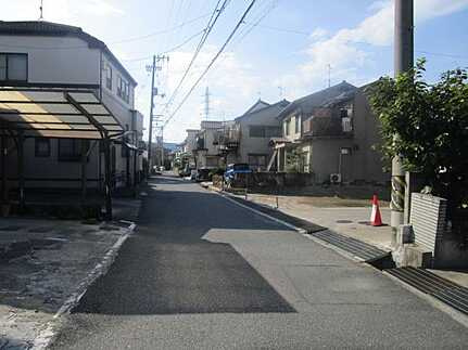 安佐南区東野２丁目の前面道路含む現地写真