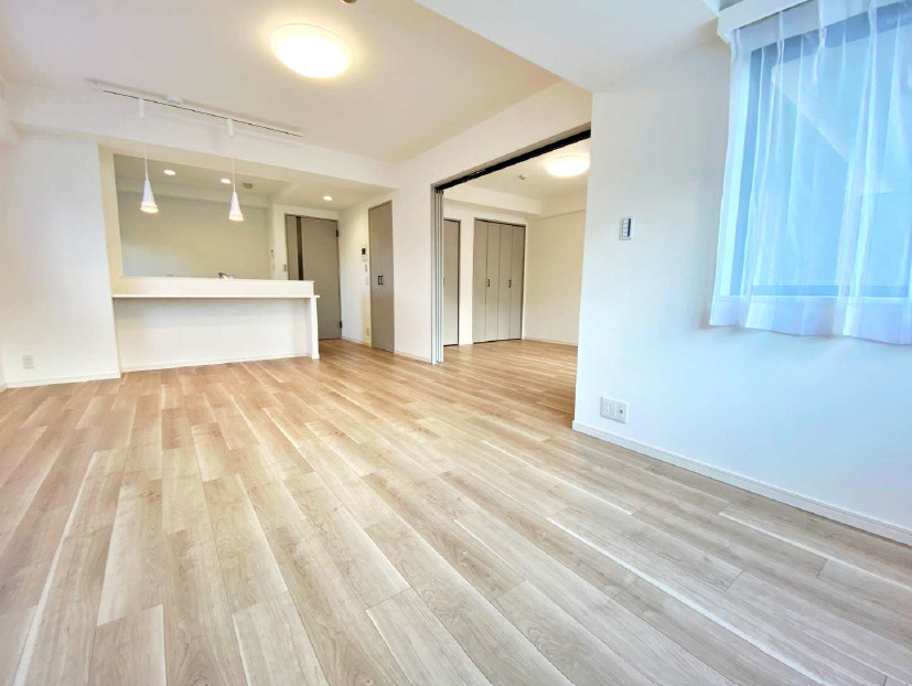 ルアンジュ本厚木の居間・リビング|こちらのリビングで趣味の時間をお楽しみください