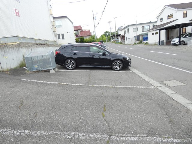 ラピスの駐車場
