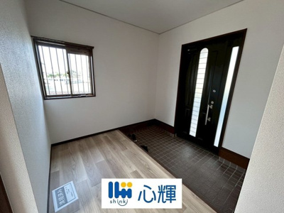 【玄関】 | 宇部市助田町 中古住宅／2階建